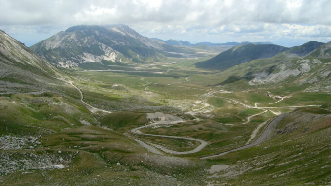 Altopiano di Campo Imperatore nel massiccio del Gran Sasso, Abruzzo
