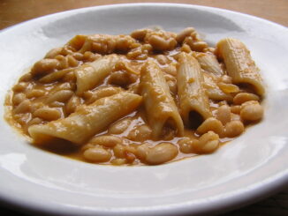 Piatto di pasta e fagioli, il piatto della tradizione da cui derivano i cazzarielli e fasciuole di Castel di Sangro