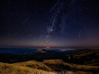 Sciame meteorico delle Perseidi nel cielo notturno, le stelle cadenti della Notte di San Lorenzo