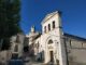 Il borgo medievale di Roccacinquemiglia arroccato sullo sperone di roccia sopra Castel di Sangro
