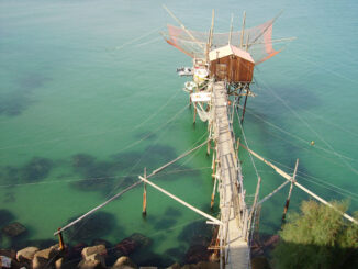 Trabocco, antica macchina da pesca su palafitta della costa adriatica