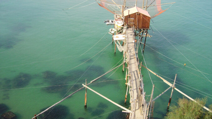 Trabocco, antica macchina da pesca su palafitta della costa adriatica
