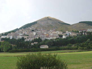 Panorama di Pescocostanzo, borgo dell'Altopiano delle Cinque Miglia vicino a Castel di Sangro