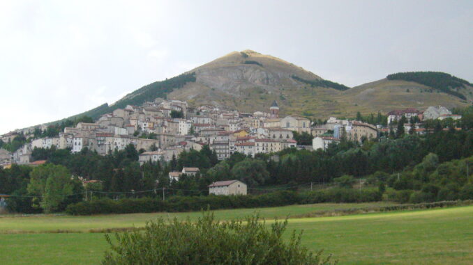 Panorama di Pescocostanzo, borgo dell'Altopiano delle Cinque Miglia vicino a Castel di Sangro