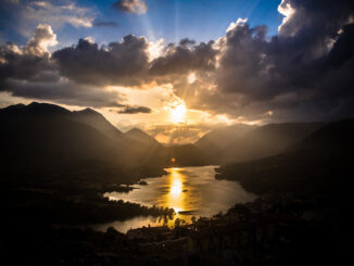 Tramonto sul Lago di Barrea a Villetta Barrea, Parco Nazionale d'Abruzzo