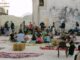 Pubblico e artisti in piazza durante una precedente edizione di Sipario a Scontrone