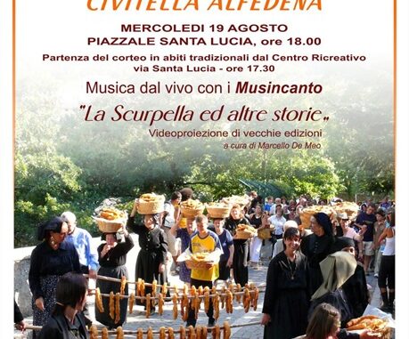 Corteo in abito tradizionale alla Sagra della Scurpella a Civitella Alfedena